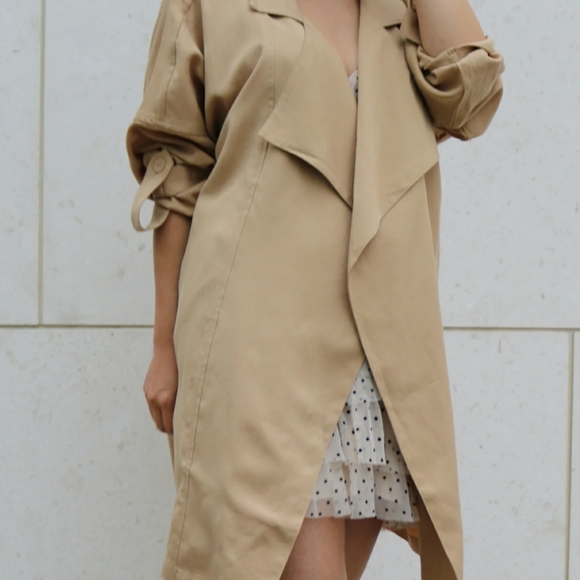 Beige flowy Trench - Picture 3 of 3